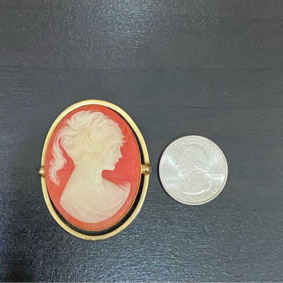 Vintage Unsigned Coral Victorian Cameo Gold-tone Brooch - Picture 6 of 11